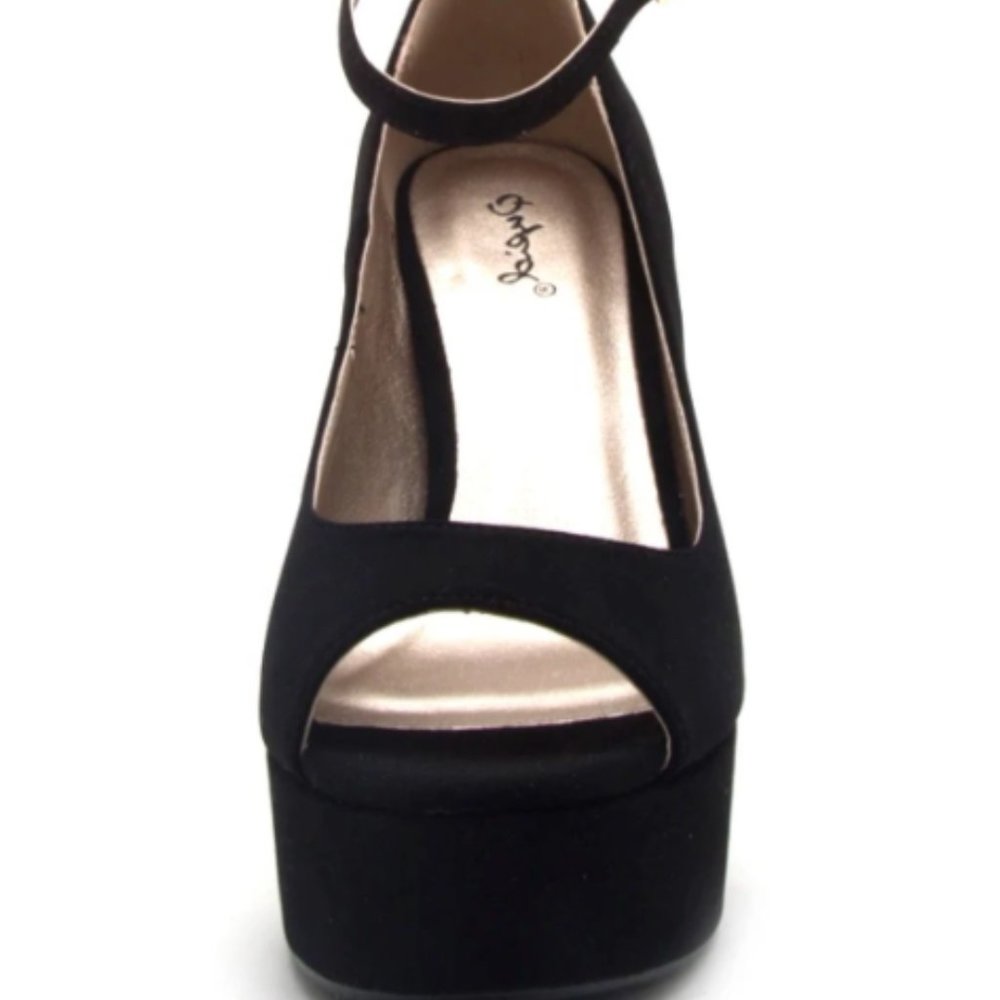 Sold Out.Cute Chic Comfy Qupid BlackBlock Heels